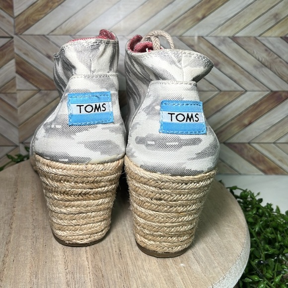 TOMS Ikat Desert Wedge Ankle Boots Gray and Cream Vacation‎ Coastal Casual - Picture 3 of 9